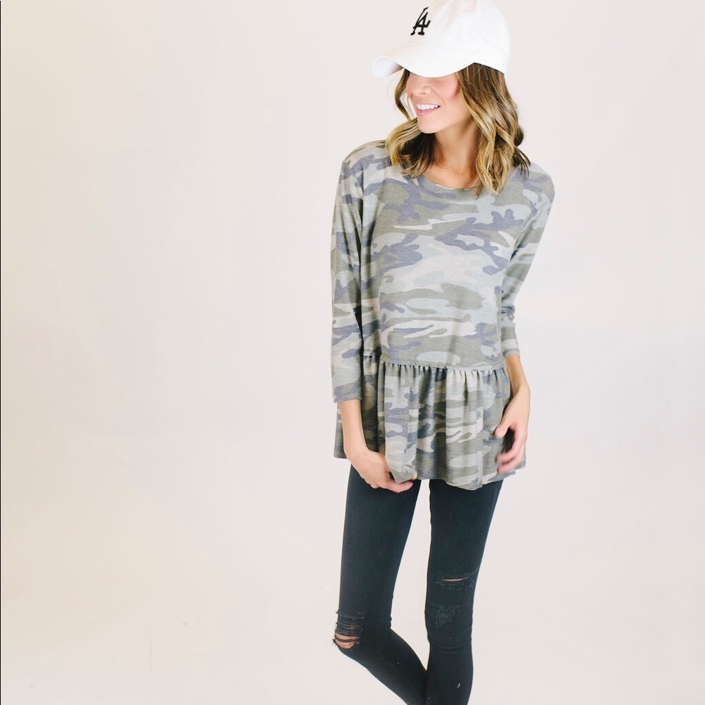 Camouflage 3/4 sleeve with ruffle